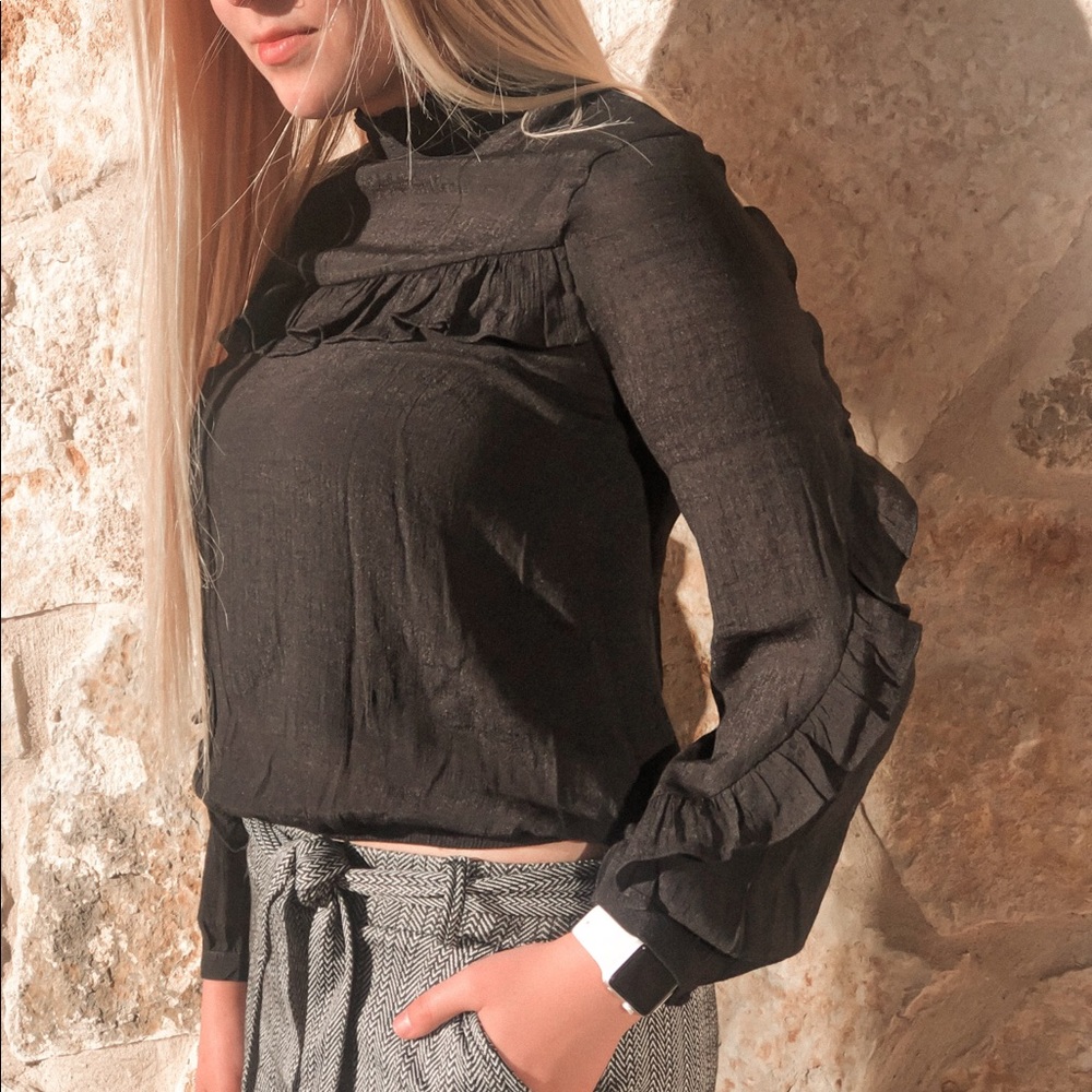 Black ruffle top long sleeve